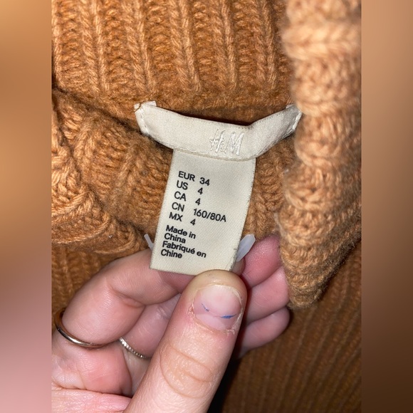 Brown Knit Mock Neck Sweater from H&M - Picture 2 of 2